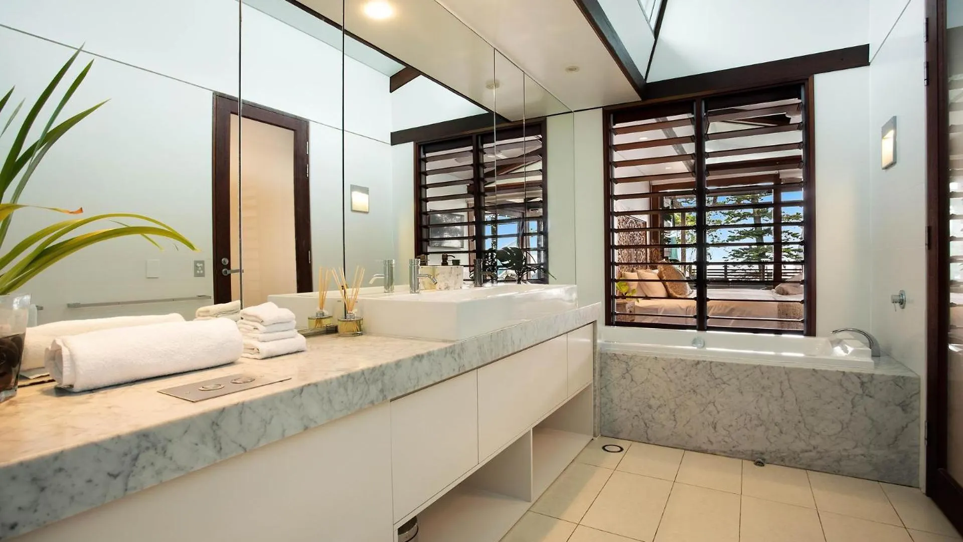 Luxury On The Bay - 2 X 3 Bedroom Apartments バイロンベイ