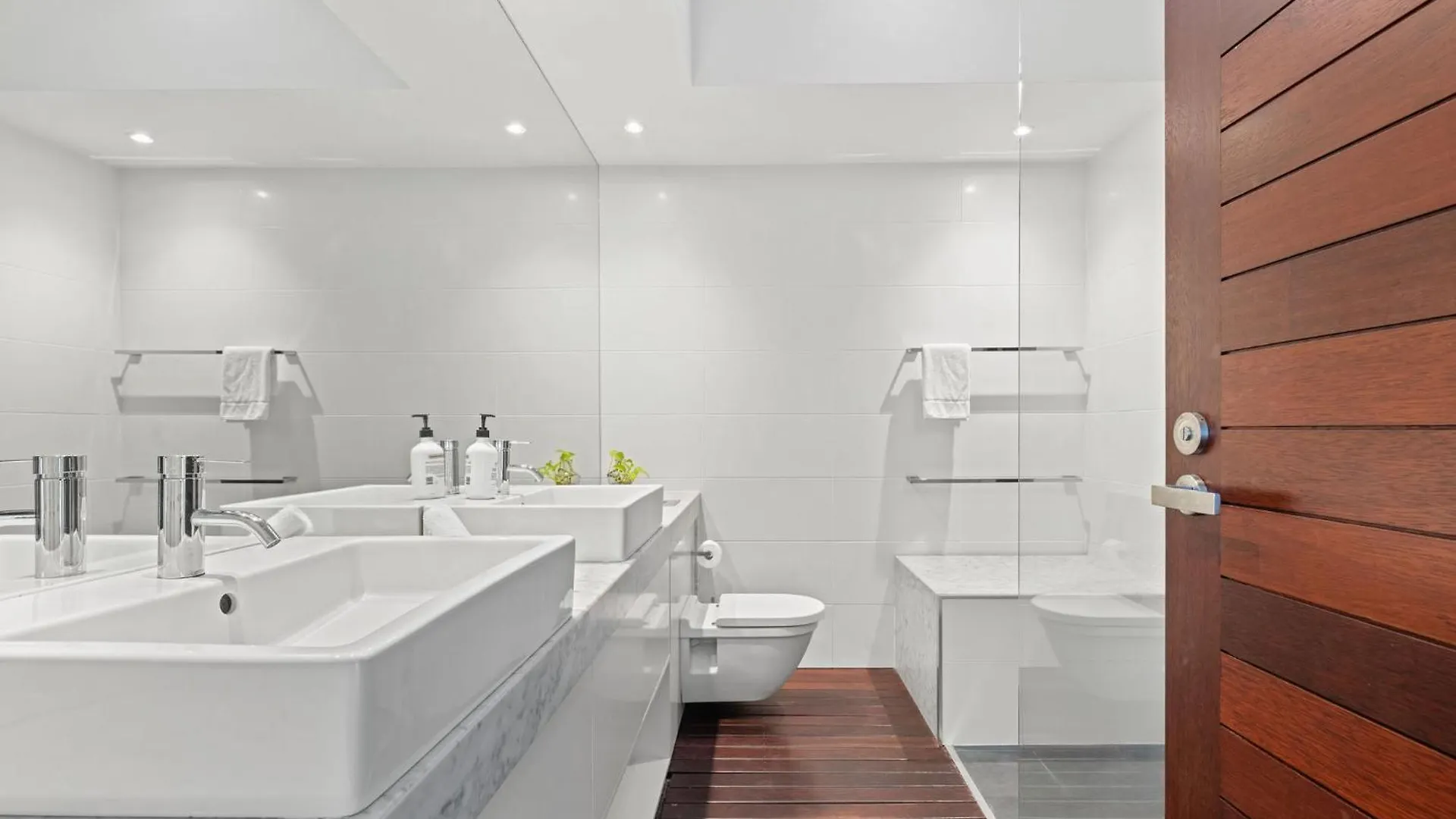 Luxury On The Bay - 2 X 3 Bedroom Apartments バイロンベイ 0*,  オーストラリア